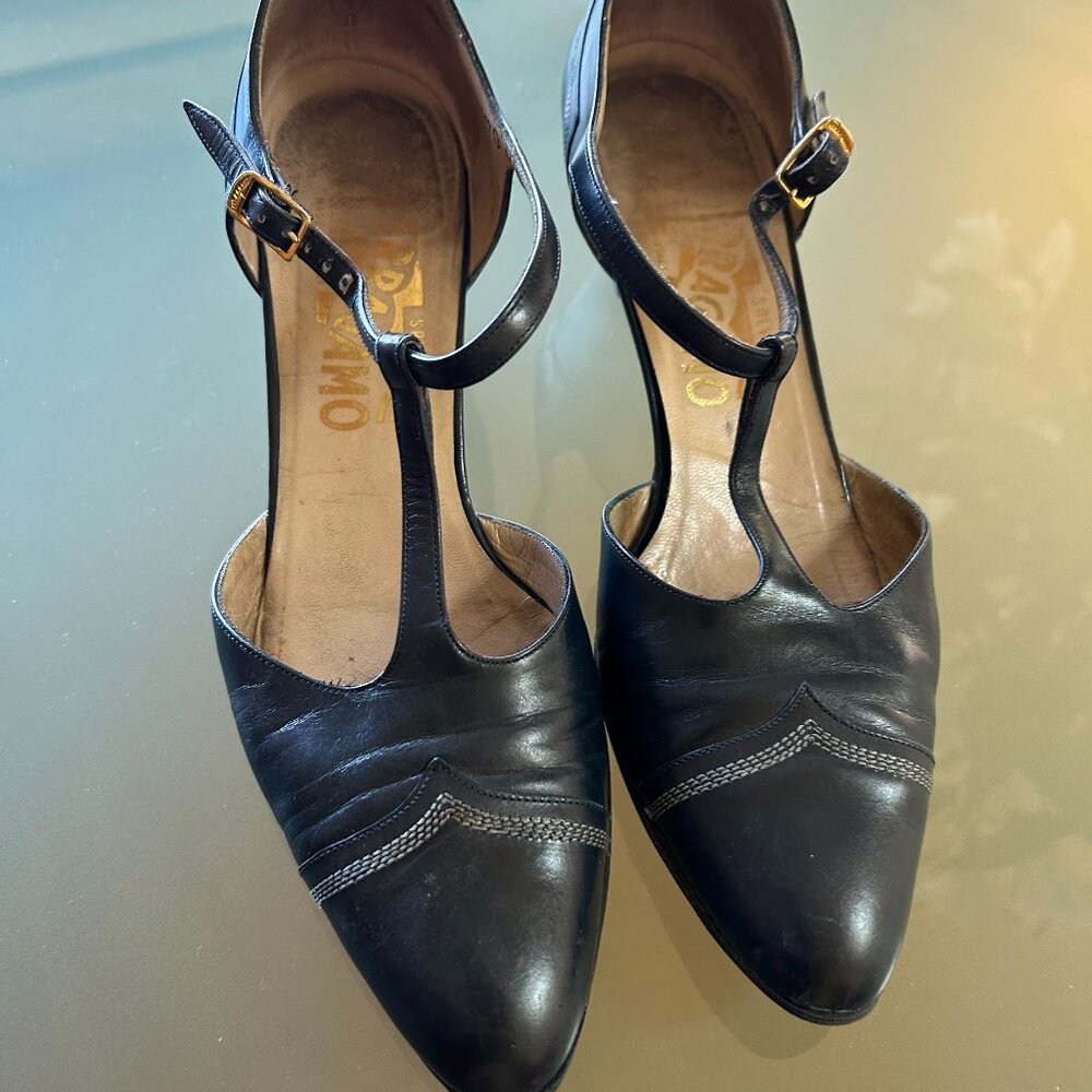 Salvatorre Ferragamo Permane Navy Calf Size 6AAAA